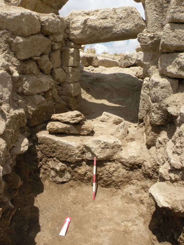 Fig. 14. Floor F058 in Trench 2-S, viewed from the south (image by Mariusz Burdajewicz).