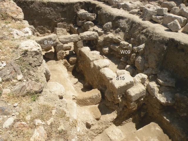 Fig. 8. ‘Compartment’ S15 with ‘clerestory wall’ S16 in the background, viewed from the southwest.