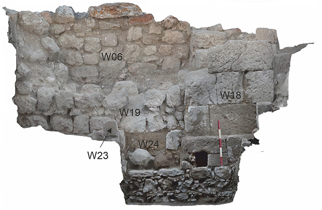 Fig. 9. Trench 1/3-W: wall W18 sharing foundation with W24, the latter topped by W19; Mamluk wall W06 in the background above W19 (image by Adel Wojtek Oubraham).