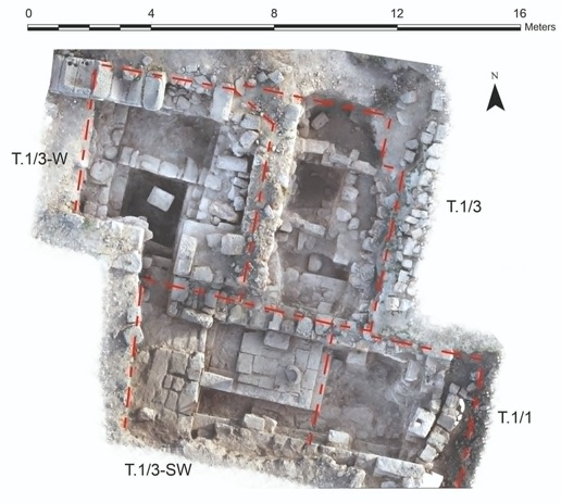 Fig. 2. Excavated NE unit as it appeared by the end of the season with the subdivision into individual trenches (B. Ćmielewski and A. Kubicka-Sowińska).